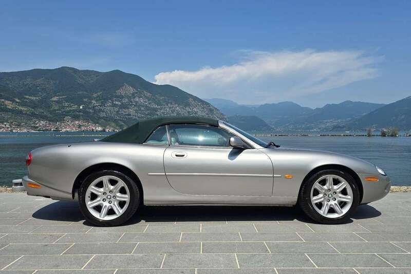 Usata Jaguar XK8 284 CV (208 kW) 1999 Argento Cabrio