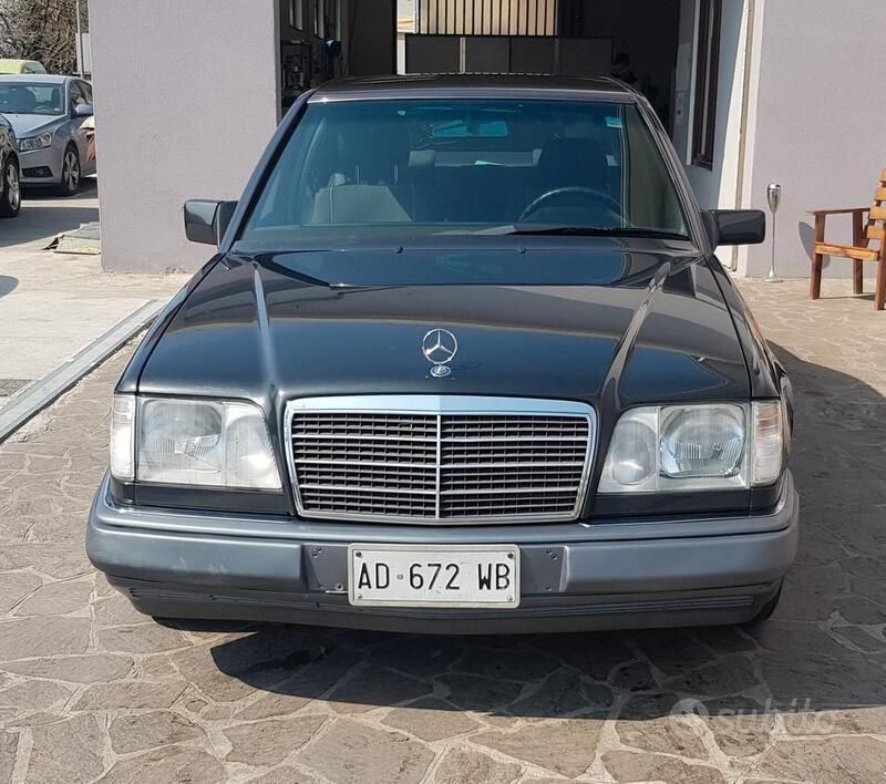 Usata Mercedes E200 Avantgarde 136 CV (100 kW) 1995 Marrone Berlina