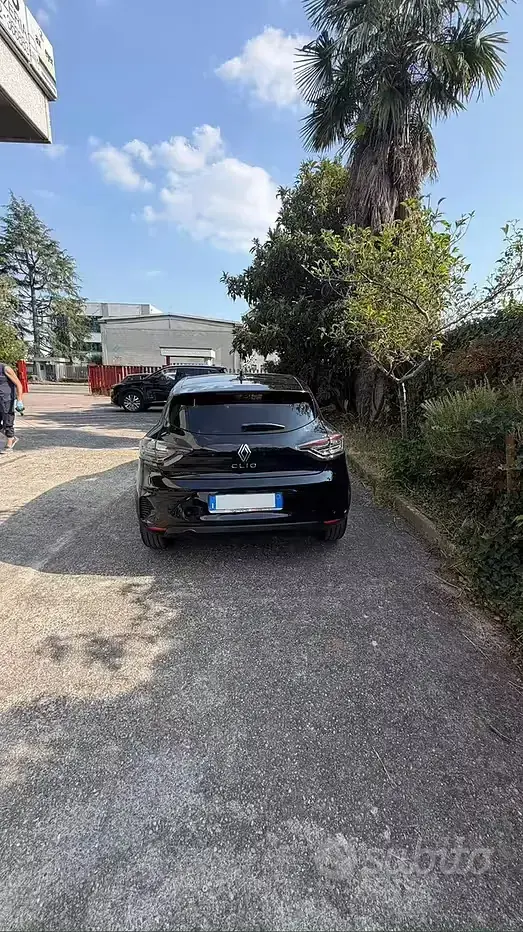 Usata Renault Clio V Life 65 CV (47 kW) 2024 Nero Berlina
