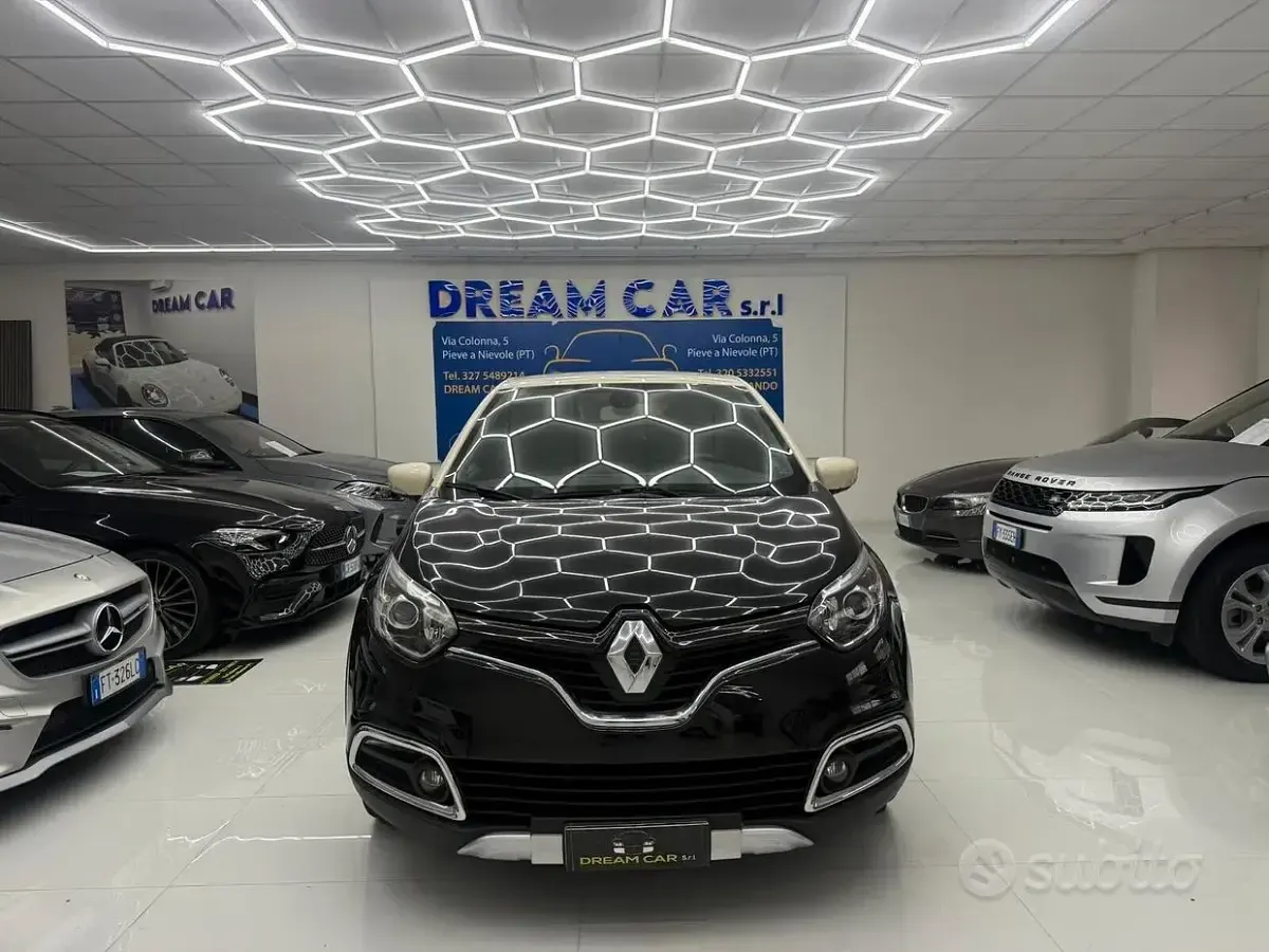 Usado Renault Captur Iconic 90 CV (66 kW) 2016 Negro SUV
