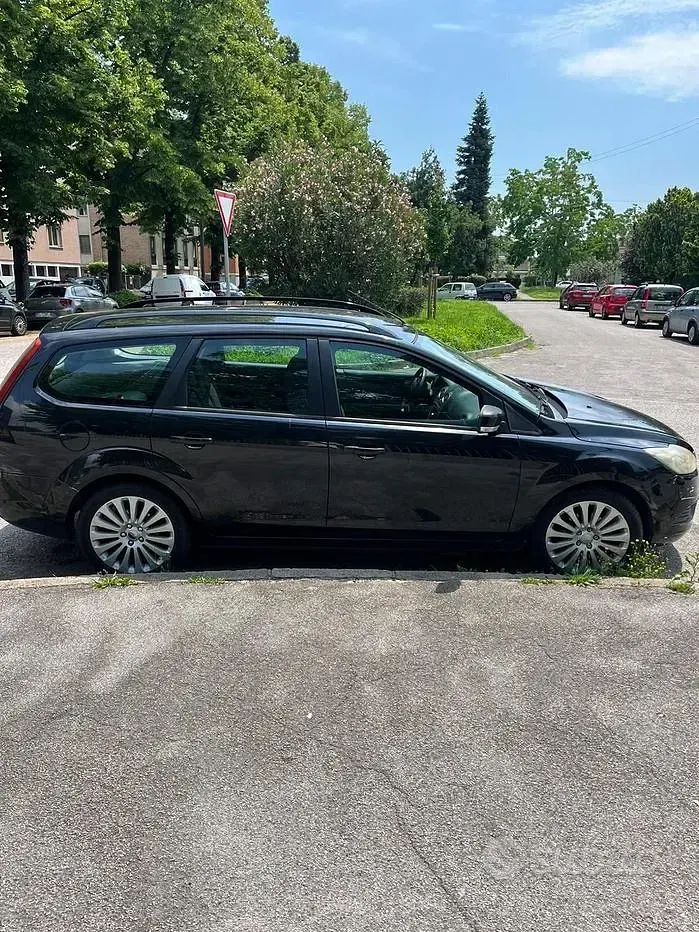 Usata Ford Focus Style 90 CV (66 kW) 2008 Nero Station wagon
