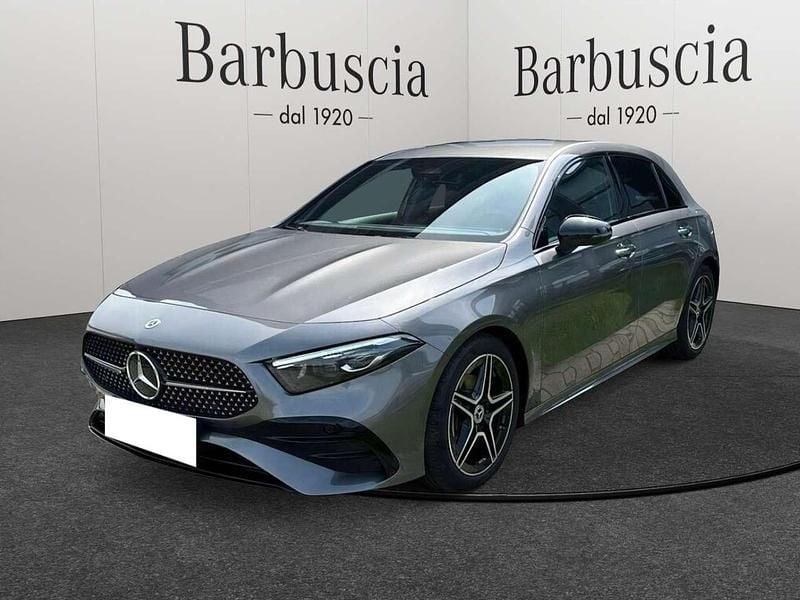 Grigio Usata 2024 Mercedes A180 Advanced Plus Tre volumi | 34.400 € (Buon prezzo) - Immagine 1/1