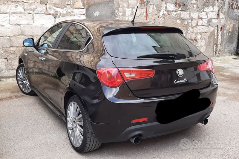 Nero Usata 2012 Alfa Romeo Giulietta Due volumi | 8500 € (Molto cara) - Immagine 1/4