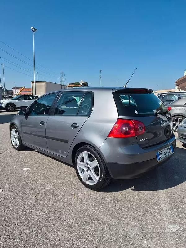 Usata VW Golf V 102 CV (75 kW) 2007 Berlina