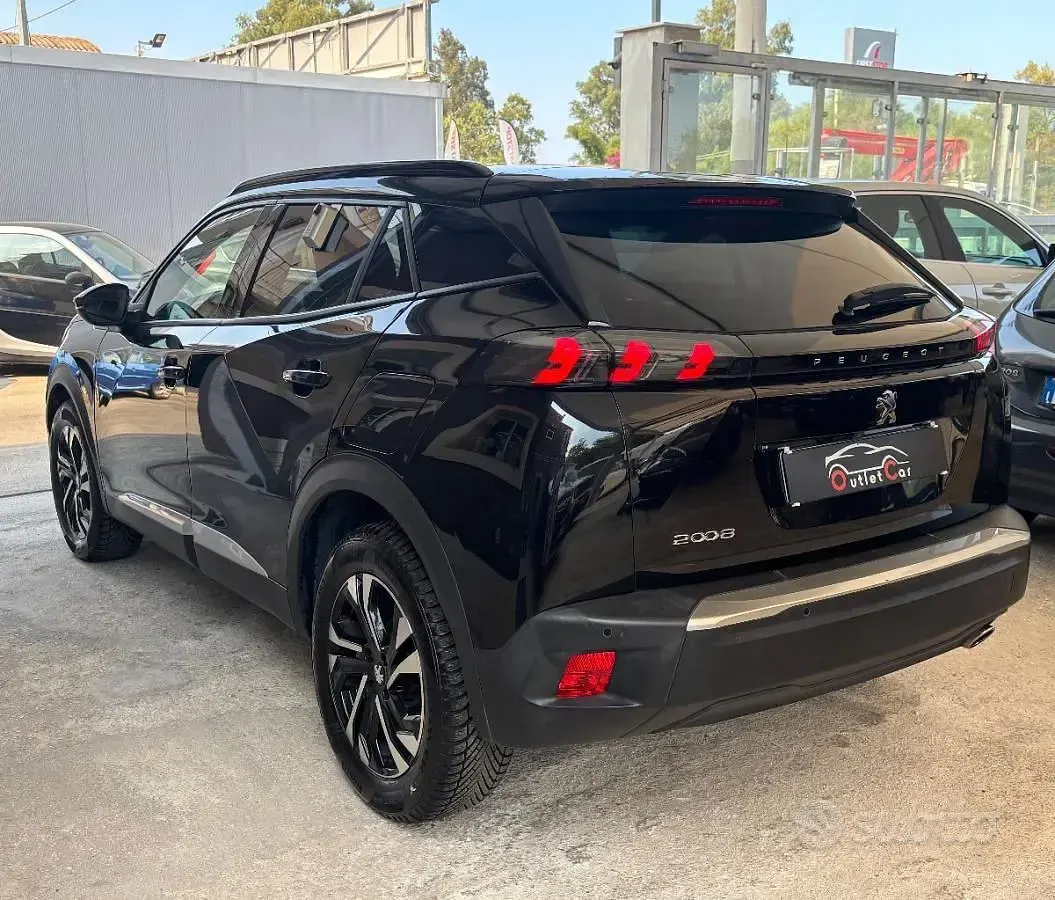 Usata Peugeot 2008 Allure 131 CV (96 kW) 2023 Nero SUV