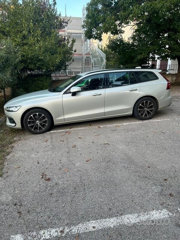 Usata Volvo V60 Business Edition 150 CV (110 kW) 2019 Grigio Station wagon