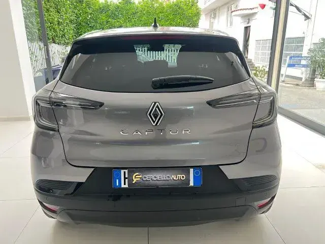 Nuova Renault Captur Techno 101 CV (74 kW) 2026 Grigio/nero metallizzato SUV