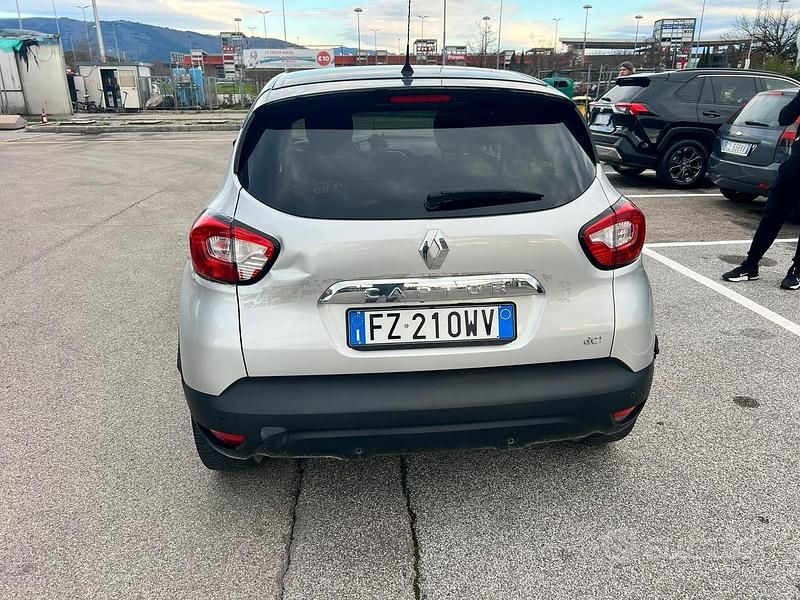 Usata Renault Captur 90 CV (66 kW) 2014 Grigio SUV
