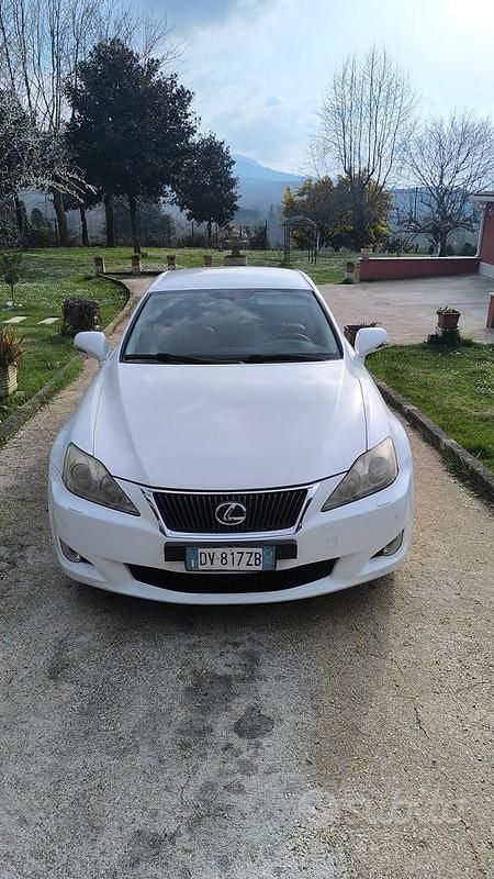 Usata Lexus IS220d Luxury Line 177 CV (130 kW) 2009 Bianco Berlina