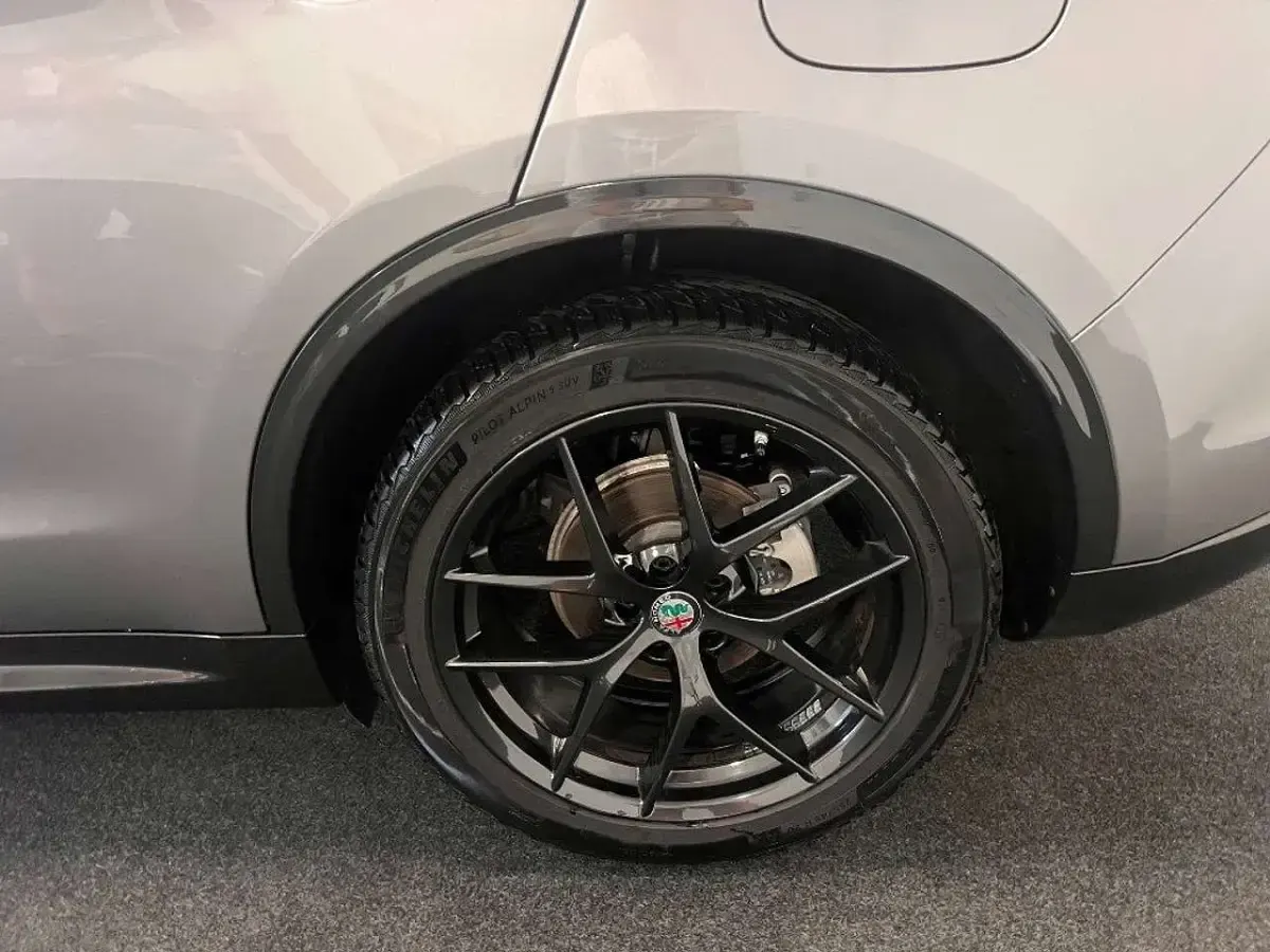 Usata Alfa Romeo Stelvio Ti 209 CV (153 kW) 2021 Grigio scuro SUV