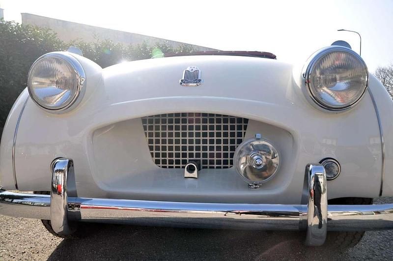 Usata Triumph TR2 90 CV (66 kW) 1955 Oxford white Cabrio