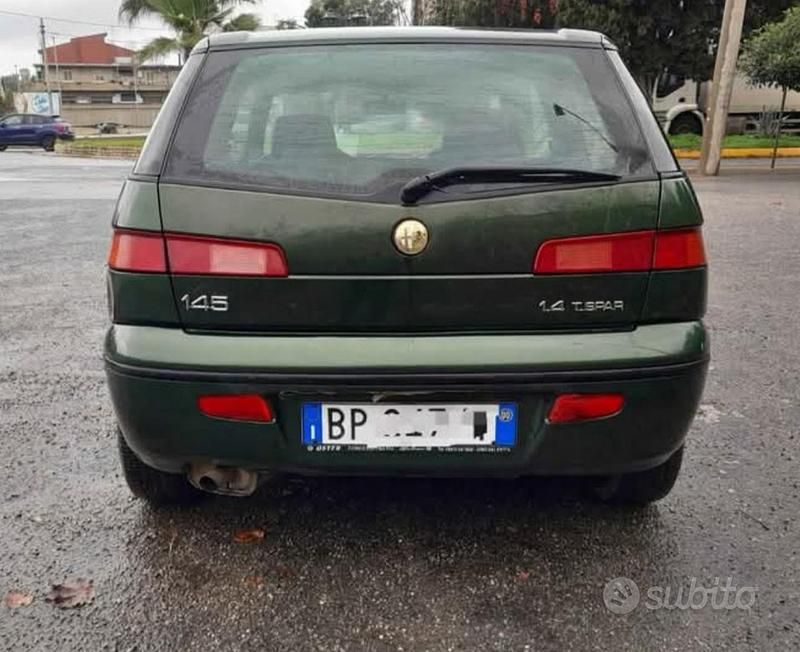 Usata Alfa Romeo 145 103 CV (75 kW) 2000 Verde Utilitaria