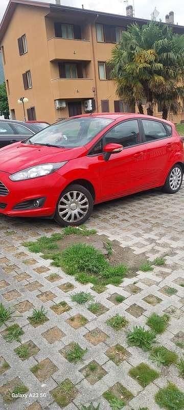 Usata Ford Fiesta 75 CV (55 kW) 2015 Rosso Berlina