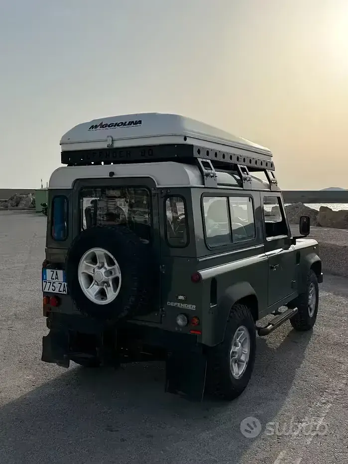 Usata Land Rover Defender 122 CV (89 kW) 2010 Station wagon