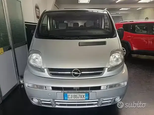 Usata Opel Vivaro 135 CV (99 kW) 2004 Grigio Monovolume