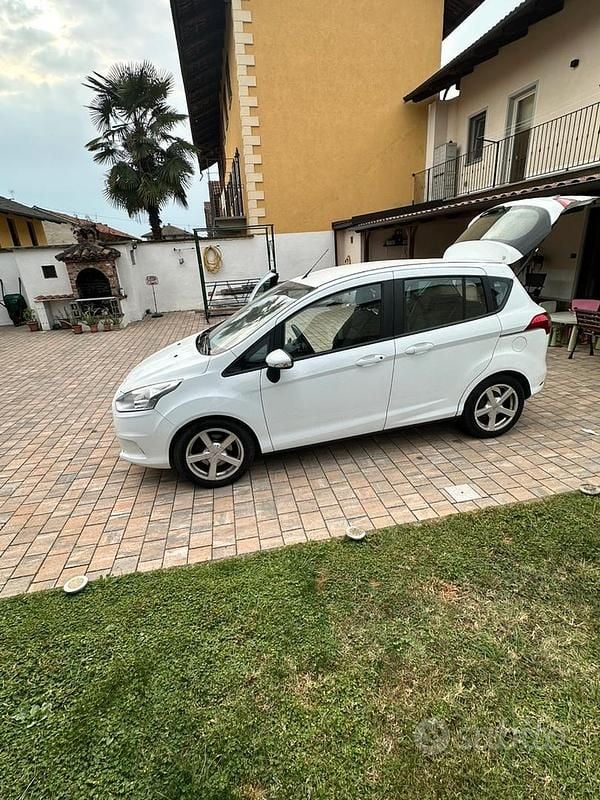 Usata Ford B-MAX 100 CV (73 kW) 2014 Bianco Monovolume