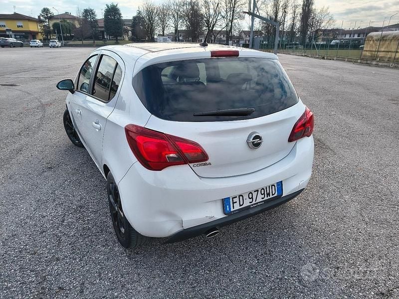 Usata Opel Corsa 90 CV (66 kW) 2016 Bianco Utilitaria