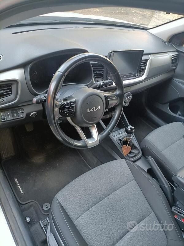 Usata Kia Stonic 84 CV (61 kW) 2022 Bianco SUV