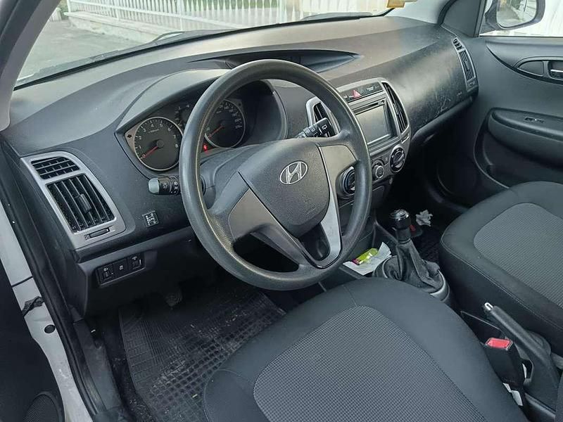 Bianco Usata 2013 Hyundai i20 Edition Due volumi | 4800 € (Buon prezzo) - Immagine 1/4