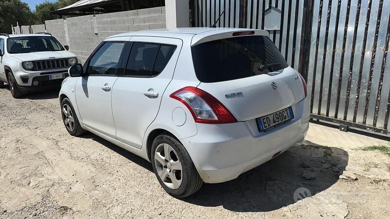 Usata 2010 Suzuki Swift Due volumi | 3500 € (Buon prezzo) - Immagine 1/4