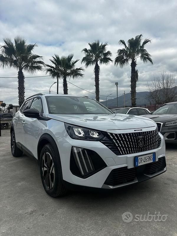 Usata Peugeot 2008 Allure 100 CV (73 kW) 2023 Bianco SUV