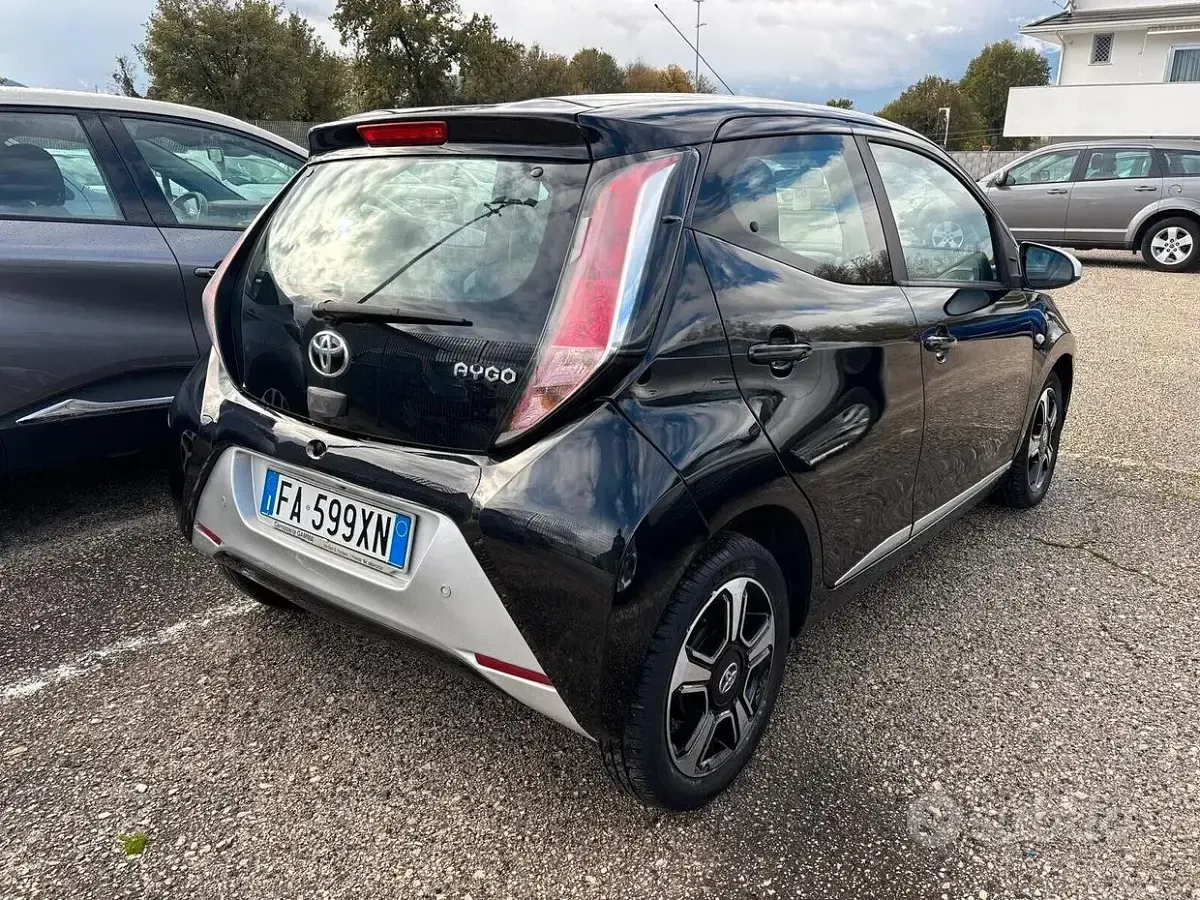 Usata Toyota Aygo Cool 69 CV (50 kW) 2015 Grigio Utilitaria