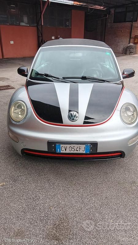 Usata VW New Beetle 101 CV (74 kW) 2004 Grigio Utilitaria