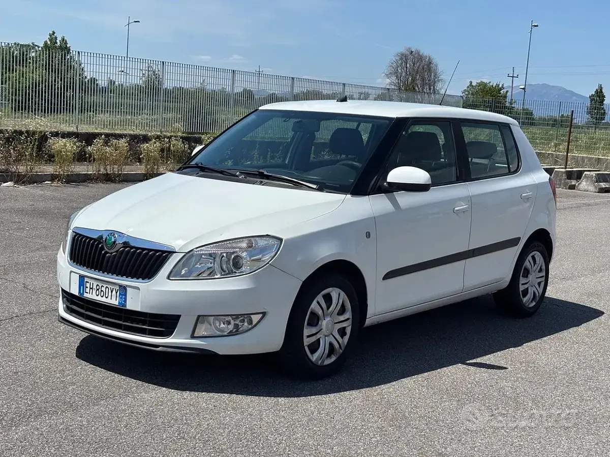 Usata Skoda Fabia Ambition 75 CV (55 kW) 2011 Bianco Berlina