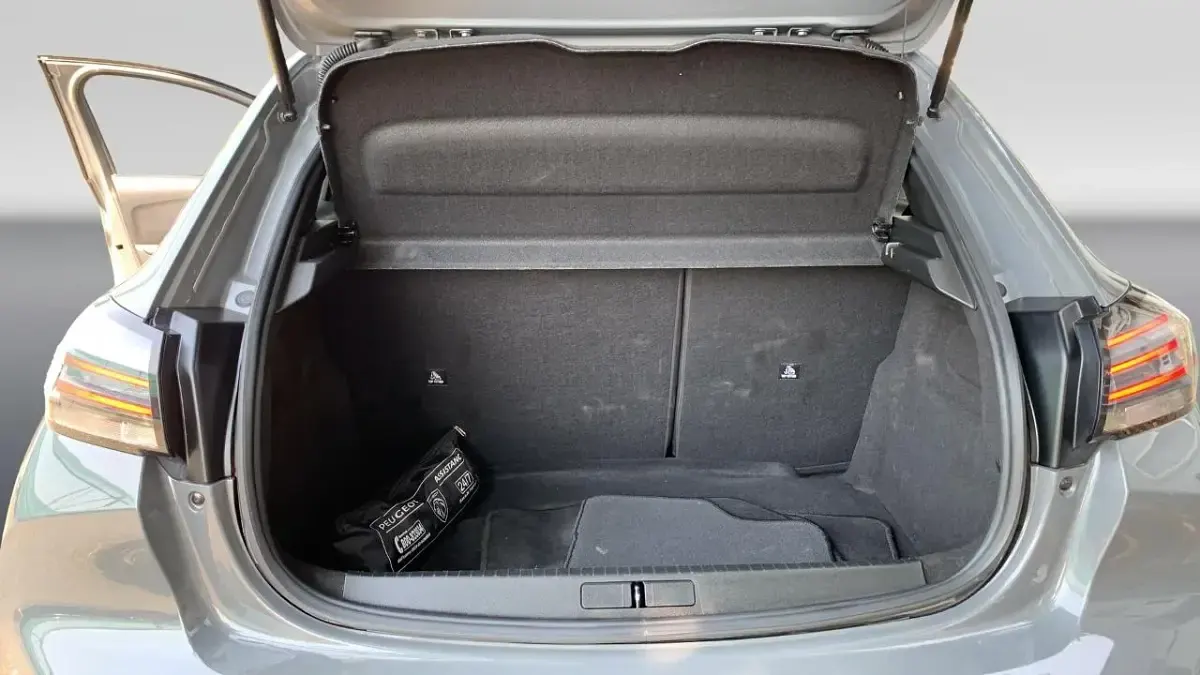 Usata Peugeot 208 Allure 101 CV (74 kW) 2024 Grigio Utilitaria