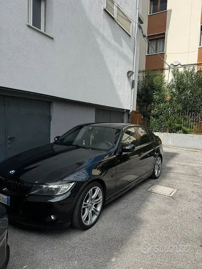 Usata BMW 318 143 CV (105 kW) 2009 Nero Berlina