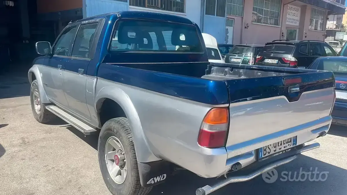 Usata Mitsubishi L200 Intense 100 CV (73 kW) 2001 Blu Pick-up
