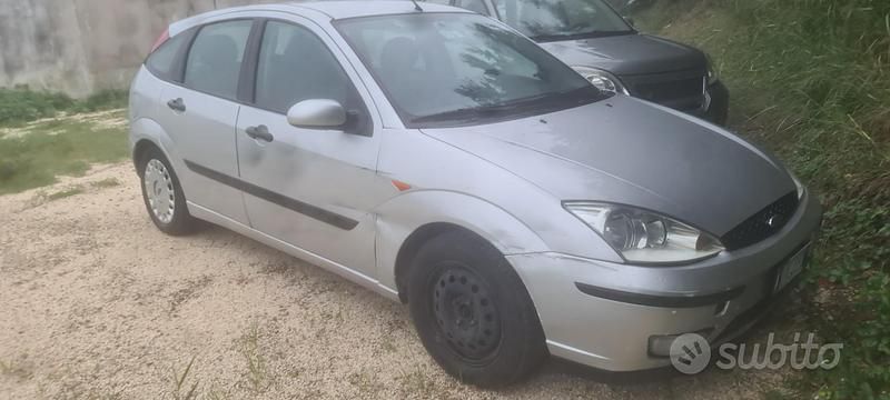 Grigio Usata 2004 Ford Focus Station wagon | 1000 € (Buon prezzo) - Immagine 1/2