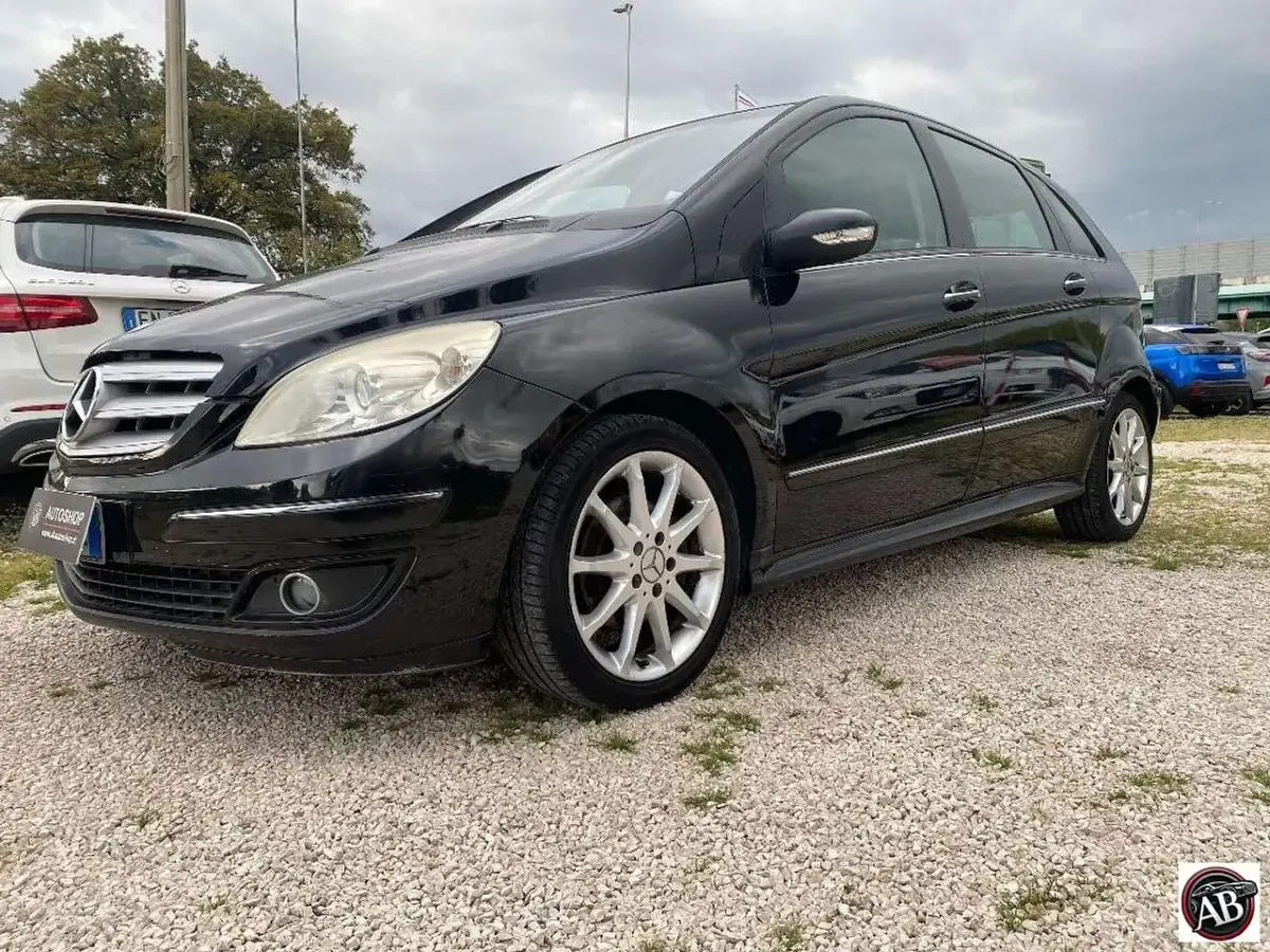 Usata Mercedes B180 Premium 109 CV (80 kW) 2014 Nero Utilitaria