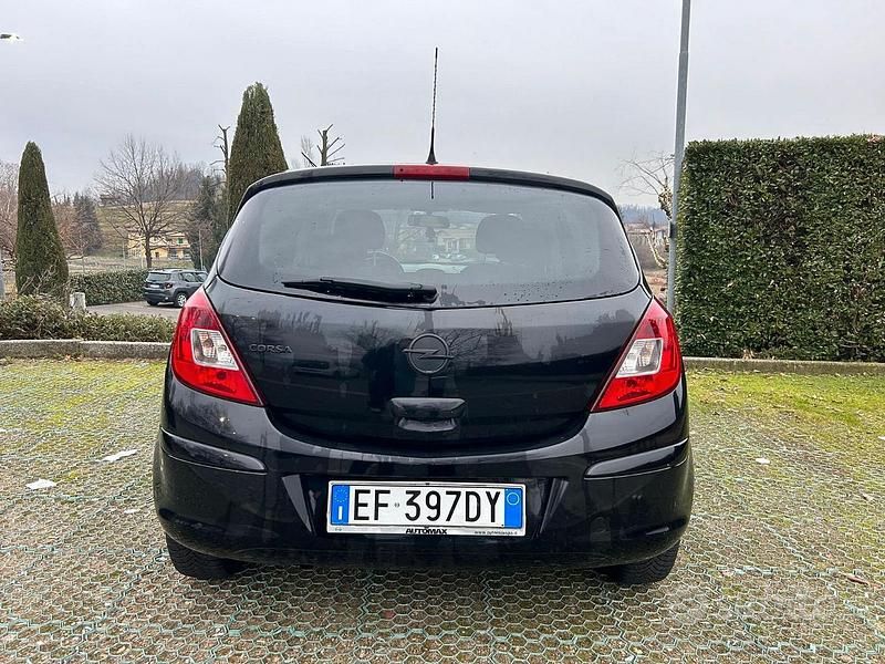 Usata Opel Corsa 75 CV (55 kW) 2010 Nero Utilitaria