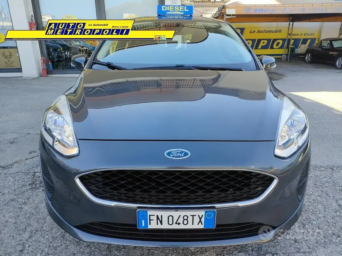 Usata Ford Fiesta 85 CV (62 kW) 2018 Grigio Utilitaria