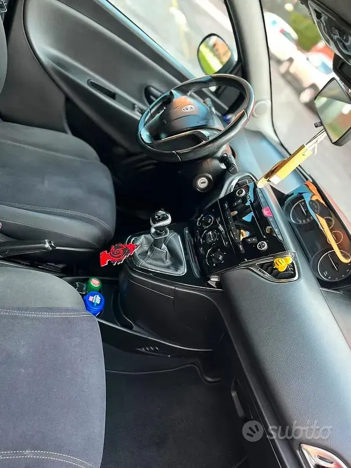 Usata Lancia Ypsilon 69 CV (50 kW) 2013 Nero Utilitaria
