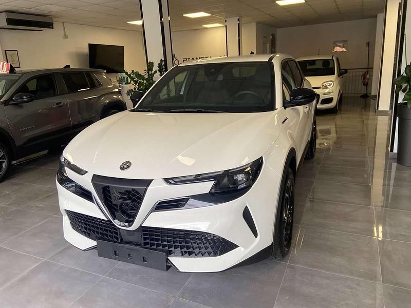 Nuova Alfa Romeo Junior Edizione Speciale 136 CV (100 kW) 2025 Bianco alfa SUV