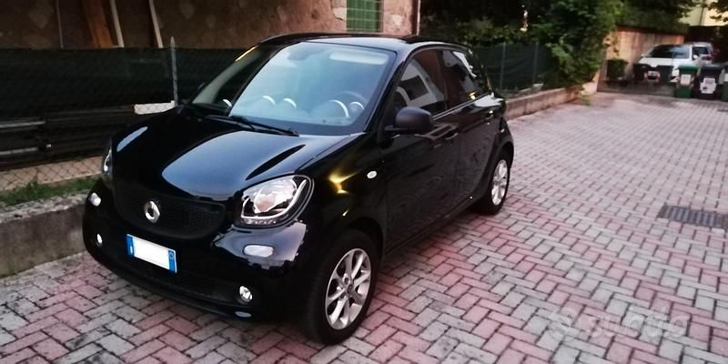 Usata Smart ForFour 71 CV (52 kW) 2018 Nero Utilitaria