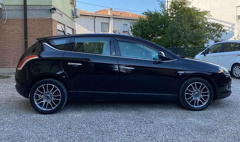 Usata Lancia Delta 120 CV (88 kW) 2009 Utilitaria