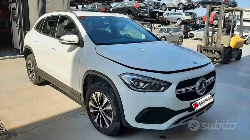 Usata Mercedes GLA180 Business 116 CV (85 kW) 2020 Bianco SUV