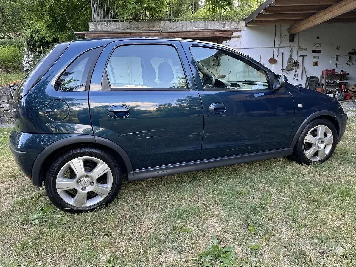Usata Opel Corsa 69 CV (50 kW) 2004 Blu Utilitaria