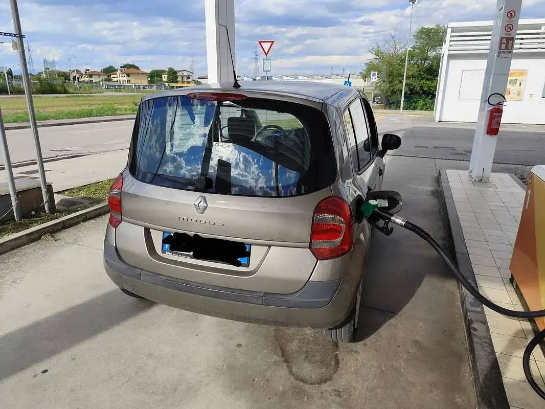 Usata Renault Modus Expression 75 CV (55 kW) 2009 Beige Monovolume