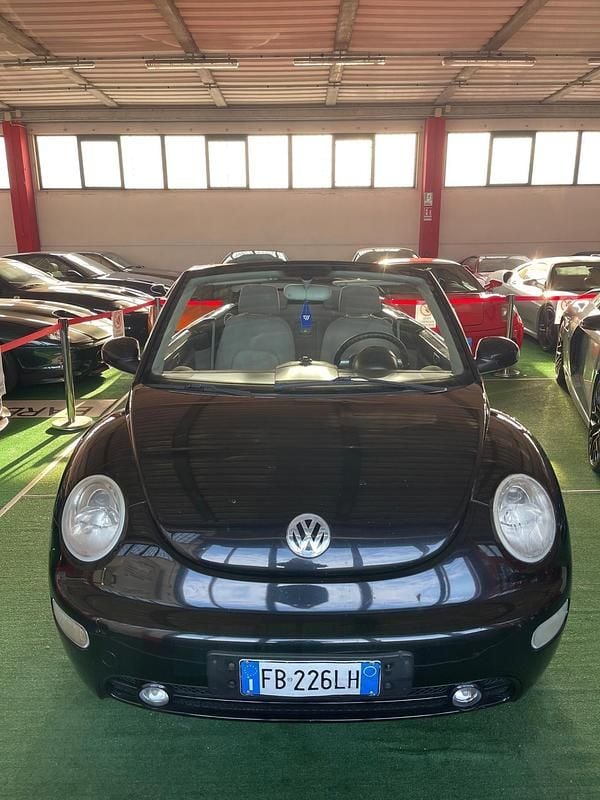 Usata VW New Beetle 104 CV (76 kW) 2005 Nero Utilitaria