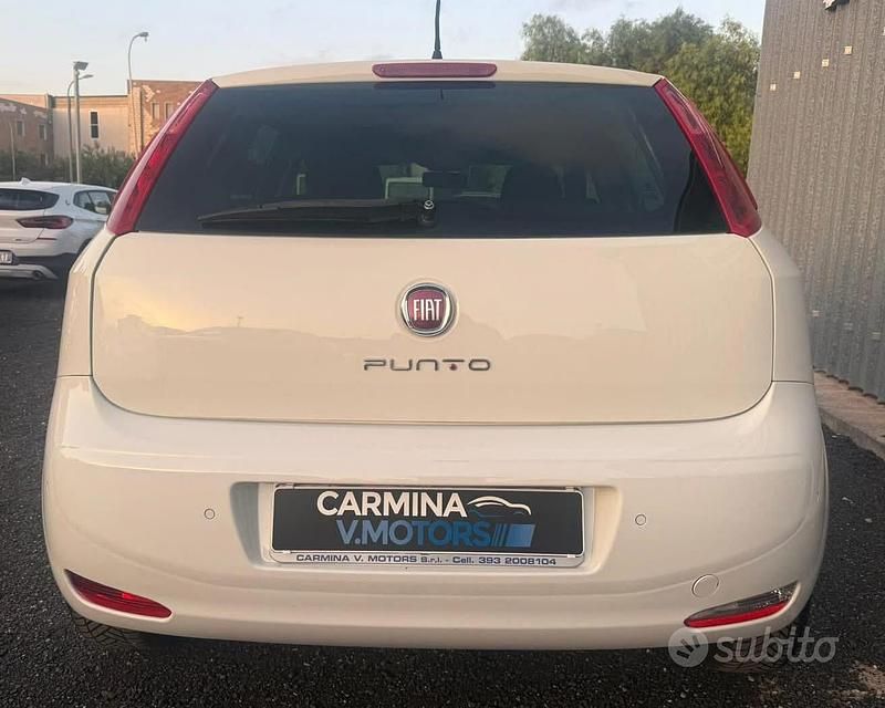Usata Fiat Punto Lounge 70 CV (51 kW) 2016 Bianco Utilitaria