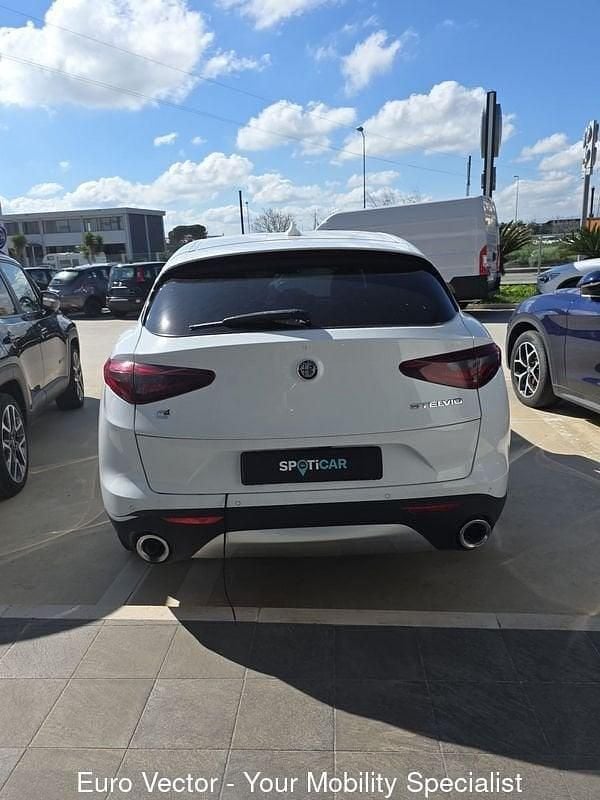 Usata Alfa Romeo Stelvio Business 209 CV (153 kW) 2019 Bianco SUV