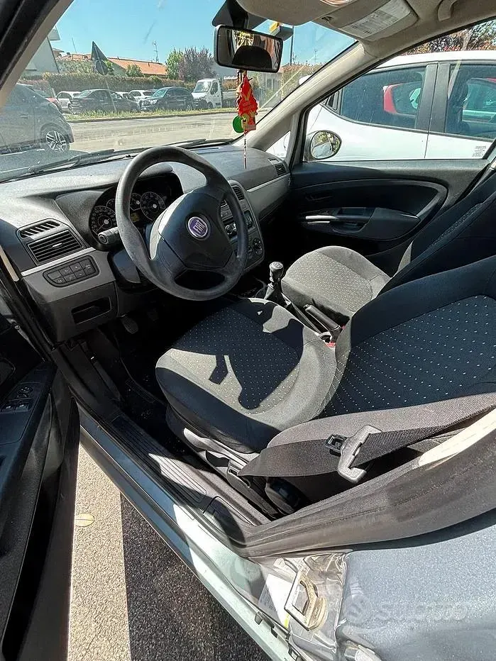 Usata Fiat Grande Punto 65 CV (47 kW) 2008 Grigio Utilitaria