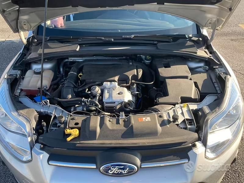 Usata Ford Focus 101 CV (74 kW) 2014 Grigio Berlina
