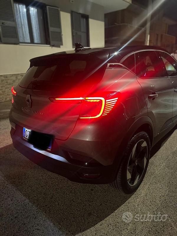 Usata Renault Captur Techno 101 CV (74 kW) 2024 Grigio SUV