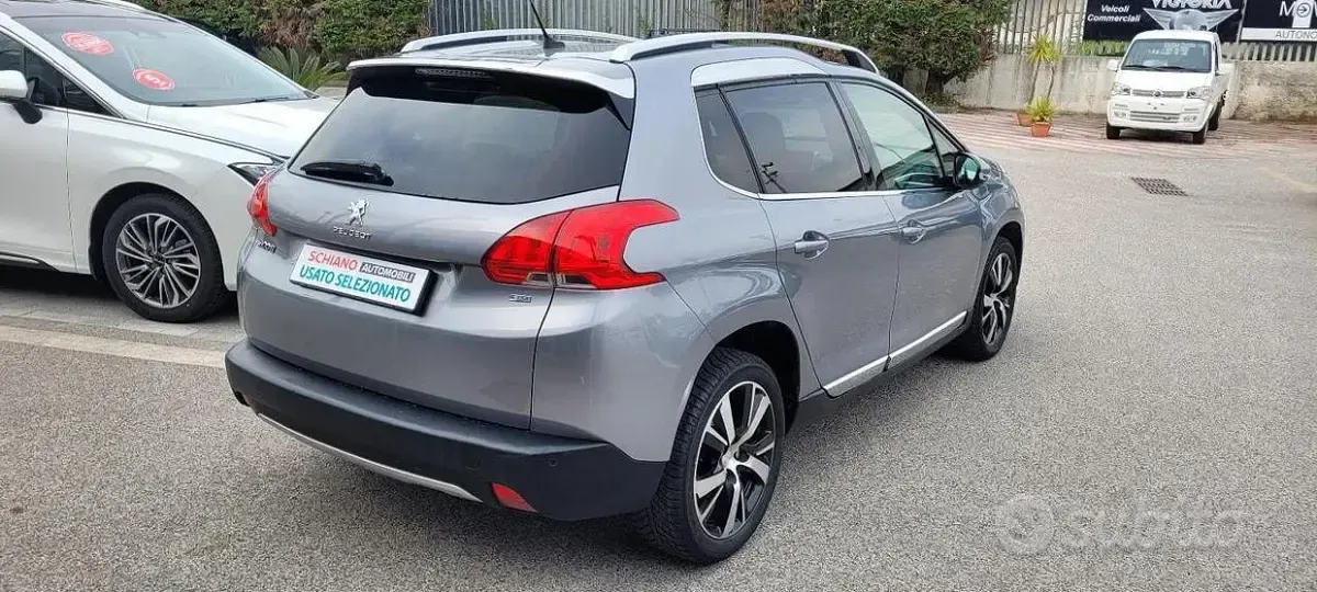 Usata Peugeot 2008 Allure 92 CV (67 kW) 2015 Grigio SUV