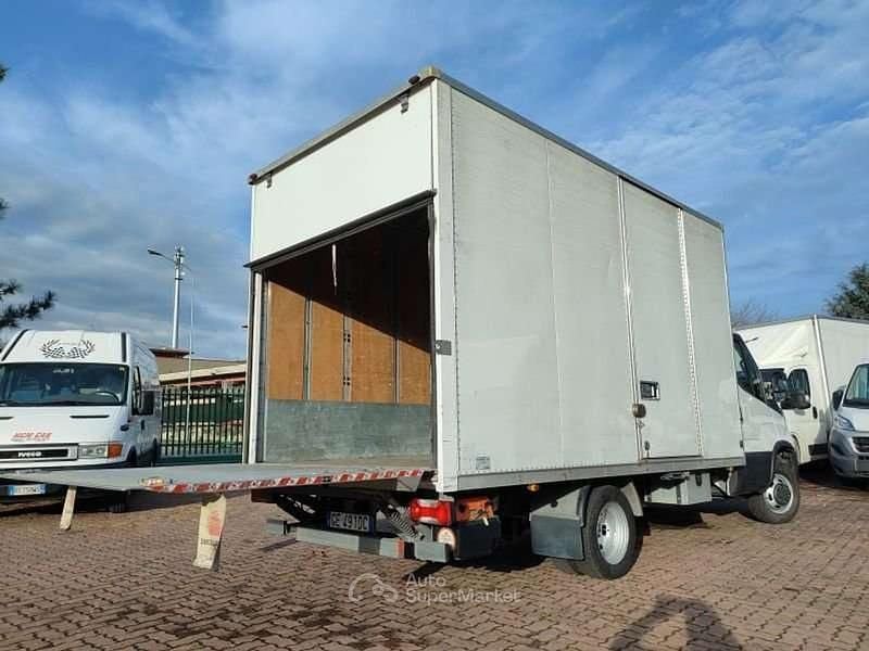 Usata Iveco Daily 140 CV (102 kW) 2021 Bianco Furgone